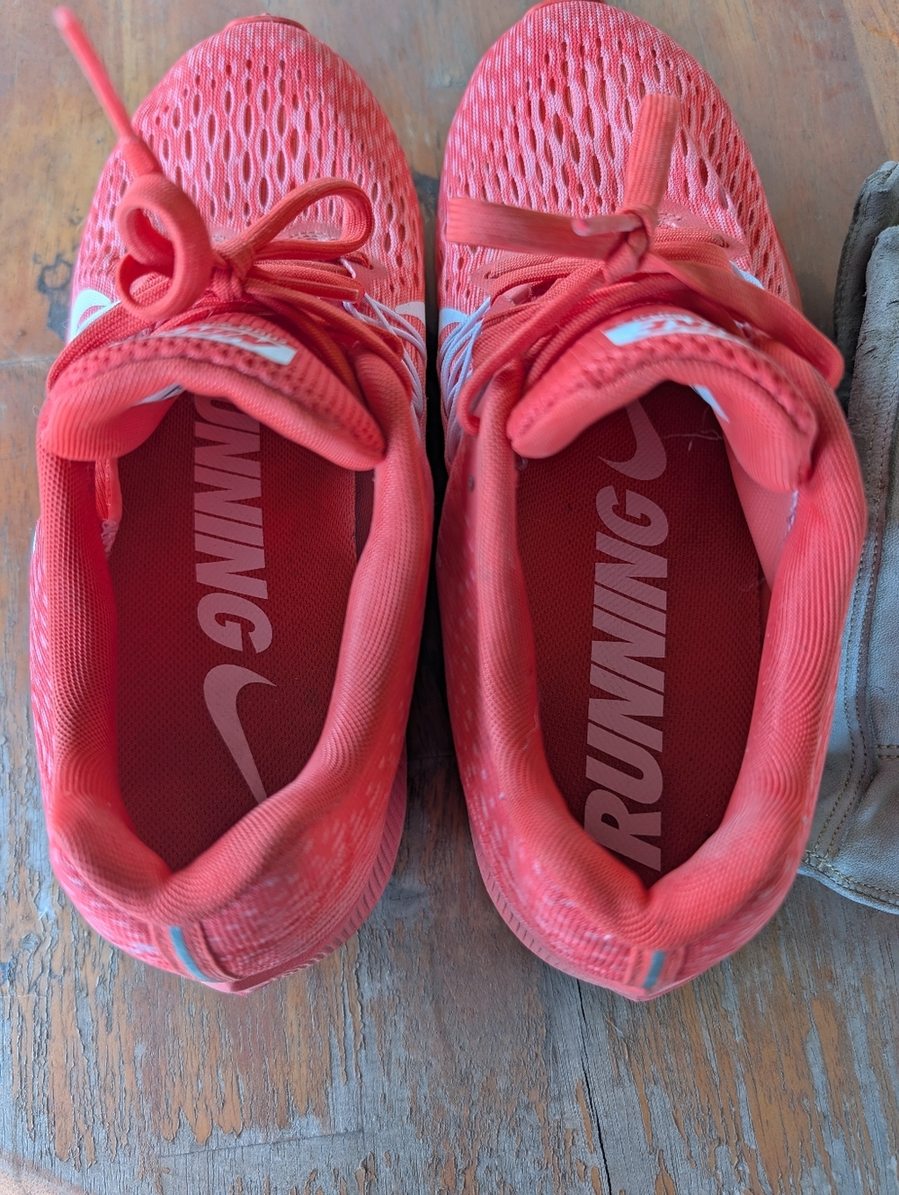 Nike Women’s Coral-Pink Athletic Running Shoes - Picture 6 of 8